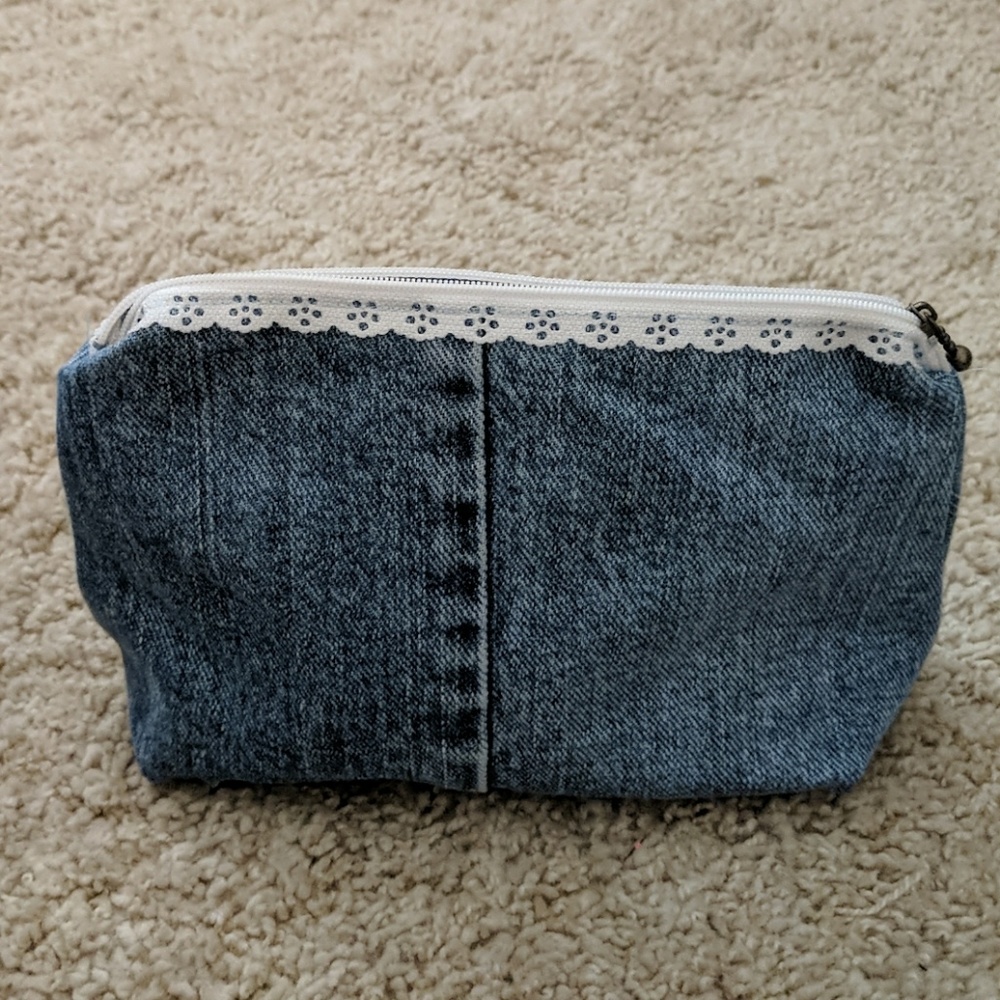 Triangle Jean Pouch